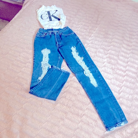 Distressed Vintage 501 Levi’s jeans - Picture 6 of 8